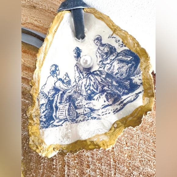 Set of 6 Handcrafted Blue Toile Oyster Shell Napkin Ring Holders - Picture 10 of 10